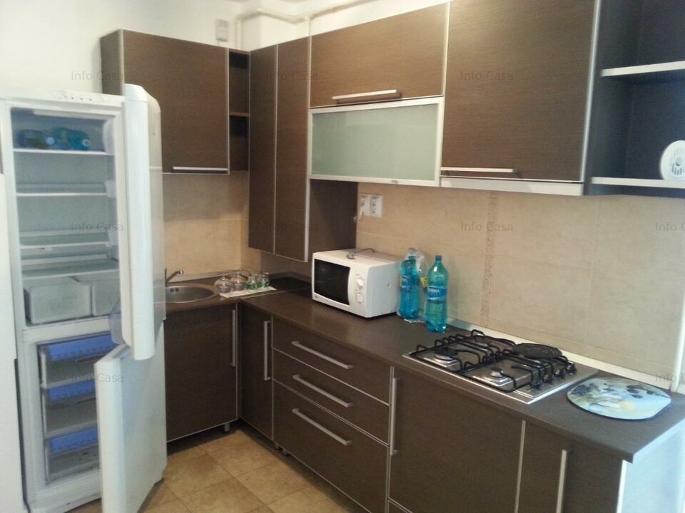 Inchiriez 2 camere cu garaj