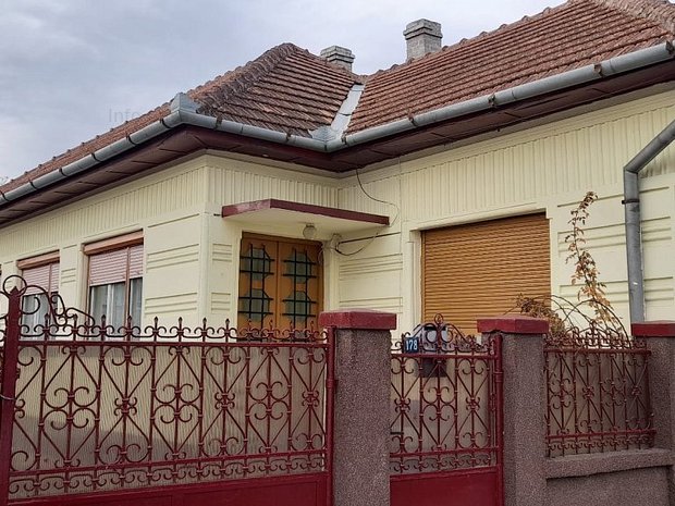 Vand Casa Deva Casa Vila Cu Camere De Vanzare In Deva Judetul Hunedoara X Bo Q