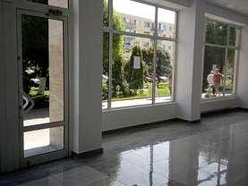 Închiriere spaţiu comercial