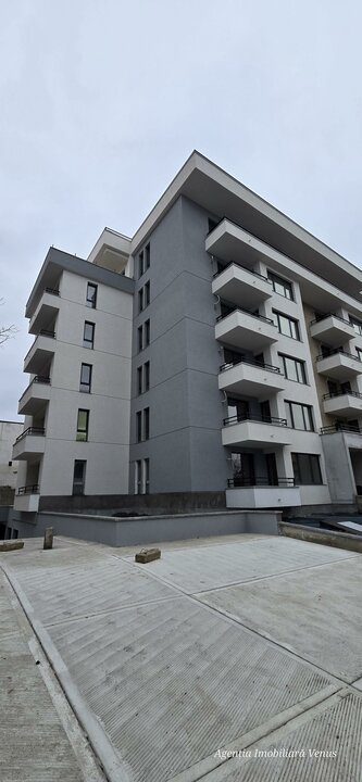 Apartament 3 camere bloc nou