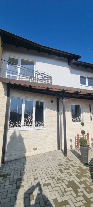 Casa cu etaj la Catamarasti Deal