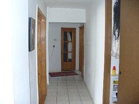 Apartament de închiriat 4 camere, în Botoşani, zona Central