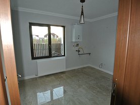 Casa de închiriat 5 camere, în Bistriţa, zona Nord