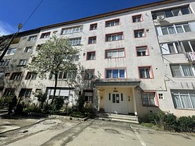 Apartament de vânzare 2 camere, în Caransebeş