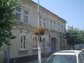 Casa de închiriat 5 camere, în Caransebes, zona Sud-Vest