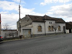 Casa de vânzare 4 camere, în Caransebeş, zona Nord-Est