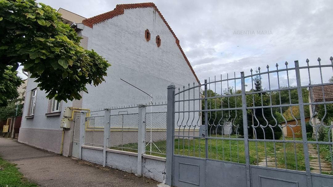 Casa parter de inchiriat, semicentral
