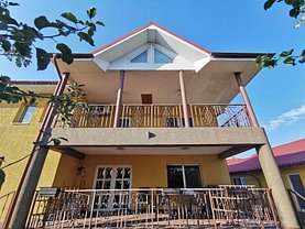Casa de închiriat 10 camere, în Bacău, zona Central