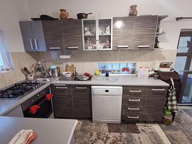 Casa de închiriat 5 camere, în Bacău, zona Mioriţei