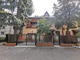 Casa de vânzare 6 camere, în Bacău, zona Central