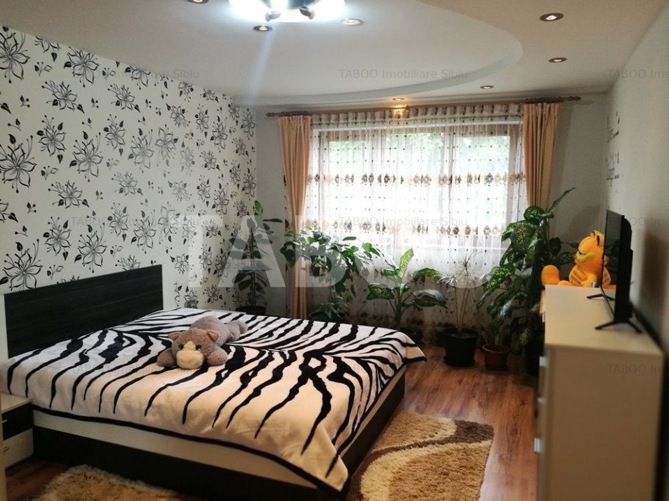 Apartament decomandat cu 3 camere de vanzare zona Vasile Aaron - imaginea 4