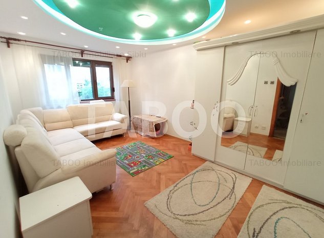 Apartament cu 4 camere decomandate de vanzare zona Vasile Aaron - imaginea 1