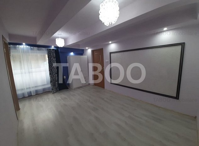 Apartament spatios cu 3 camere si curte 46 mp zona Centrala in Sibiu - imaginea 1
