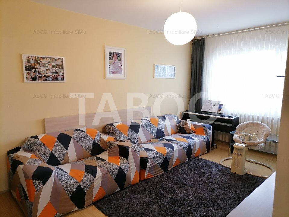 Apartament decomandat 63 mpu balcon de vanzare Sibiu zona Vasile Aaron - imaginea 1
