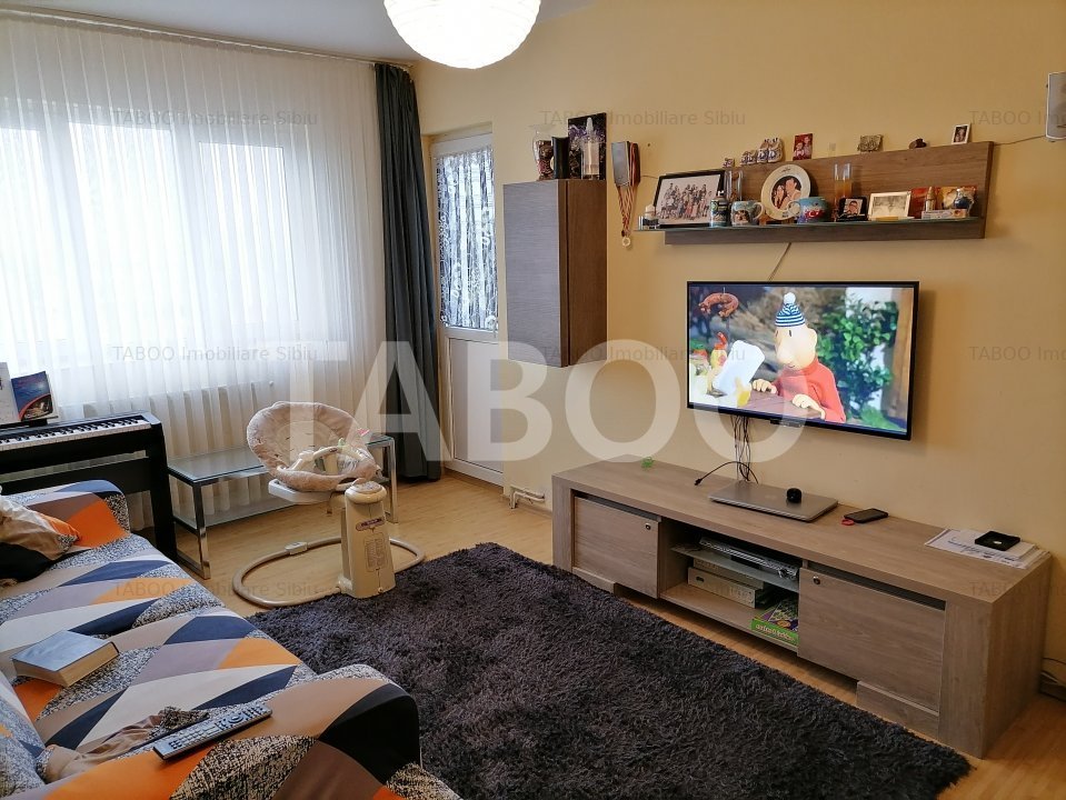 Apartament decomandat 63 mpu balcon de vanzare Sibiu zona Vasile Aaron - imaginea 4