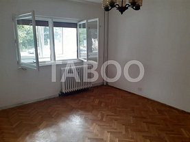 Apartament de închiriat 3 camere, în Fagaras, zona Est