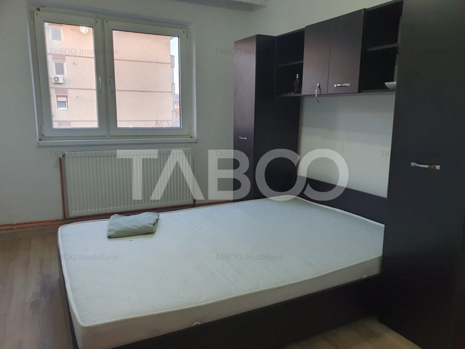 Apartament decomandat 3 camere 2 bai 86 mp utili Bulevardul Unirii