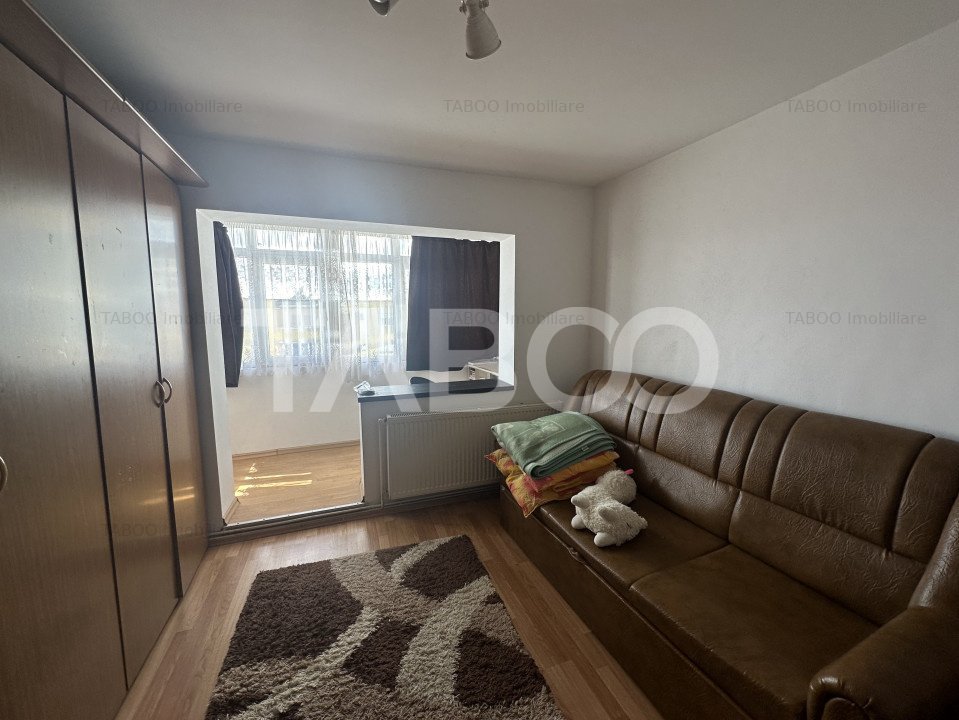 Apartament de inchiriat complet mobilat si utilat zona 1 Decembrie