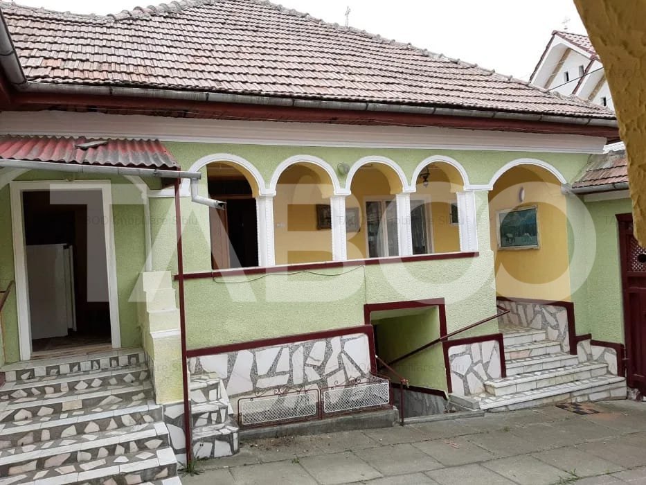 Casa individuala de vanzare 1672 mp teren in Poiana Sibiului - imaginea 1