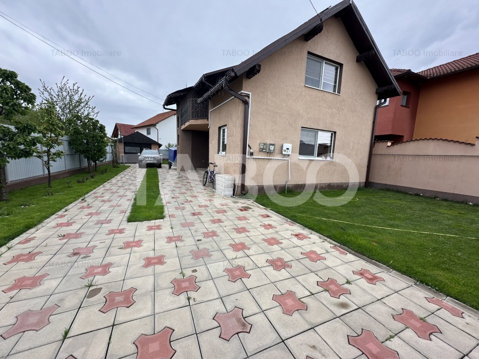 Casa de vanzare 3 camere 162 mpu teren liber 256 mp si garaj Fagaraş