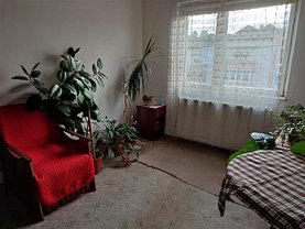 Apartament de vânzare 3 camere, în Cluj-Napoca, zona Plopilor