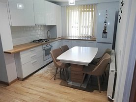 Apartament de vânzare 3 camere, în Cluj-Napoca, zona Mănăştur