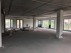Închiriere spaţiu comercial
