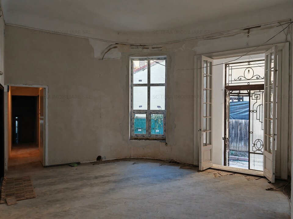 VANZARE CASA VILA