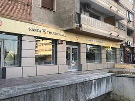 Închiriere spaţiu comercial