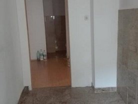 Apartament de vânzare 3 camere, în Bucuresti, zona Calea Calarasilor