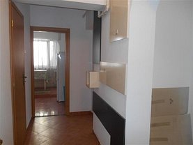 Apartament de închiriat 3 camere, în Iaşi, zona Central