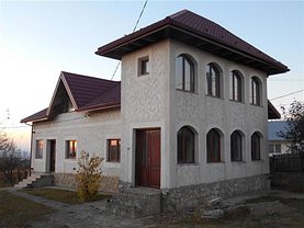 Casa de vanzare 4 camere, în Paun, zona Central