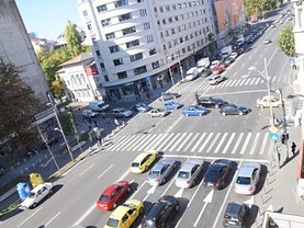 Apartament de vânzare sau de închiriat 3 camere, în Bucureşti, zona Magheru