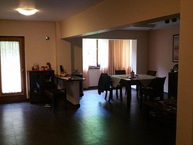 Apartament de închiriat 4 camere, în Piatra-Neamt, zona Central