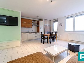 Apartament de vânzare sau de închiriat 3 camere, în Arad, zona Polivalenta