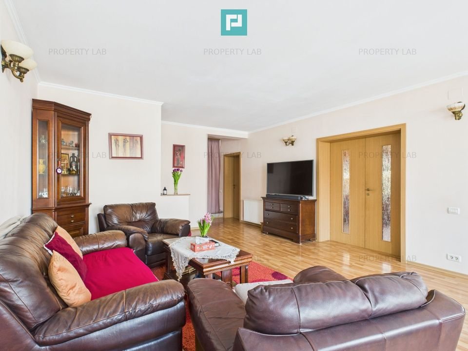 Vila cu 7 camere, zona Aradului