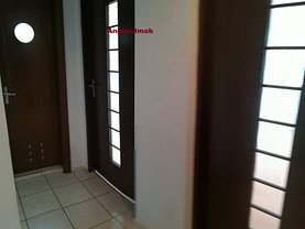 Apartament de vânzare 3 camere, în Tulcea, zona Piata Noua