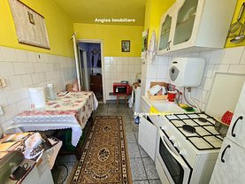 Apartament de vânzare 3 camere, în Tulcea, zona Vest