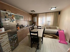 Apartament de vânzare 3 camere, în Floresti