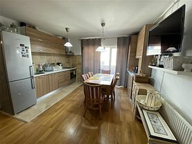 Apartament de vânzare 3 camere, în Floresti