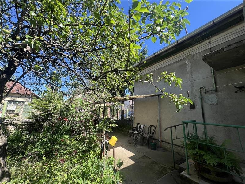 Casa cu 400mp  teren  zona Bulgaria