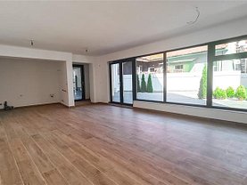 Vânzare spaţiu comercial