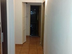 Apartament de vânzare 4 camere, în Pitesti, zona Prundu