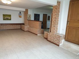Închiriere spaţiu comercial
