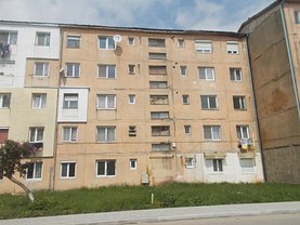Apartament de vânzare 2 camere în Otelu Rosu, Central