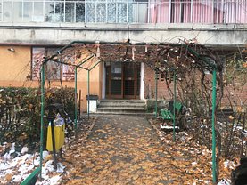 Apartament de vânzare 4 camere în Targu-Jiu, Central