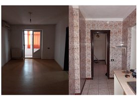 Apartament de vânzare 3 camere în Giurgiu, Central