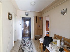 Apartament de vânzare 4 camere, în Iaşi, zona Podu Roş