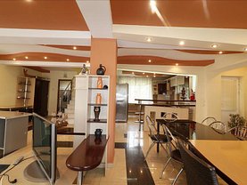 Casa de închiriat 8 camere, în Iasi, zona Central