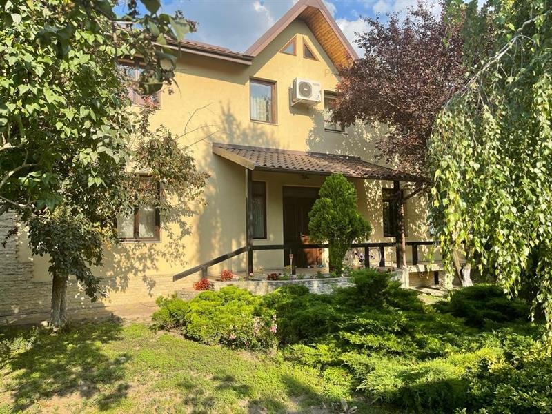 Vilă de Lux cu Piscină și Grădină Impresionantă, &